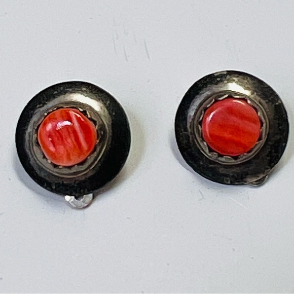 VINTAGE SPINY OYSTER TINY 925 SILVER CLIP ON EARRINGS NAVAJO NATIVE AMERICAN - Picture 1 of 7